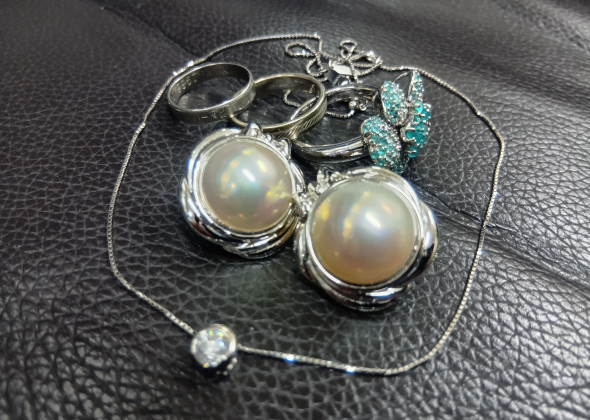 貴金属・アクセサリー